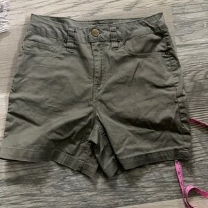 Nanette Lepore boy short‎ olive green womens size 2